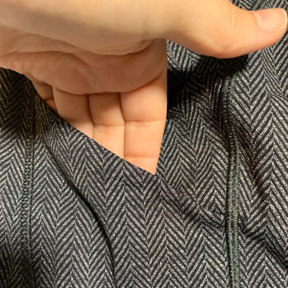 Lululemon Herringbone leggings. Black/gray. Size 8. - Picture 12 of 12